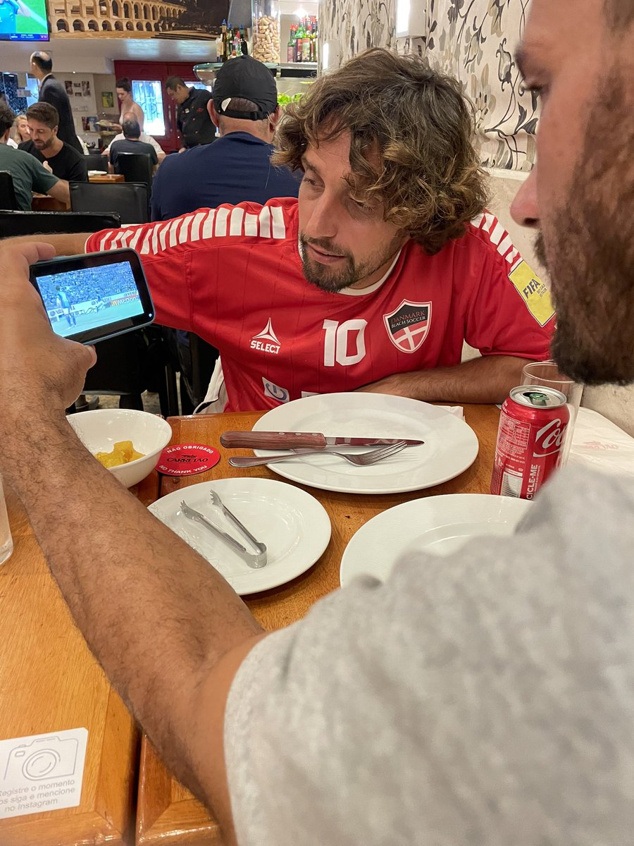 Strandfodbold's tweet photo. Sidste brasilianske nadver med mine to holdkammerater: Bernardo Botelho (sportens Pirlo) og Rodrigo Souto (sportens Rodrigo Souto). Jep! Tidligere u20-landsholdsspiller og santos-spiller med Neymar, Robinho og PH Ganso! https://t.co/GzBELREzFn