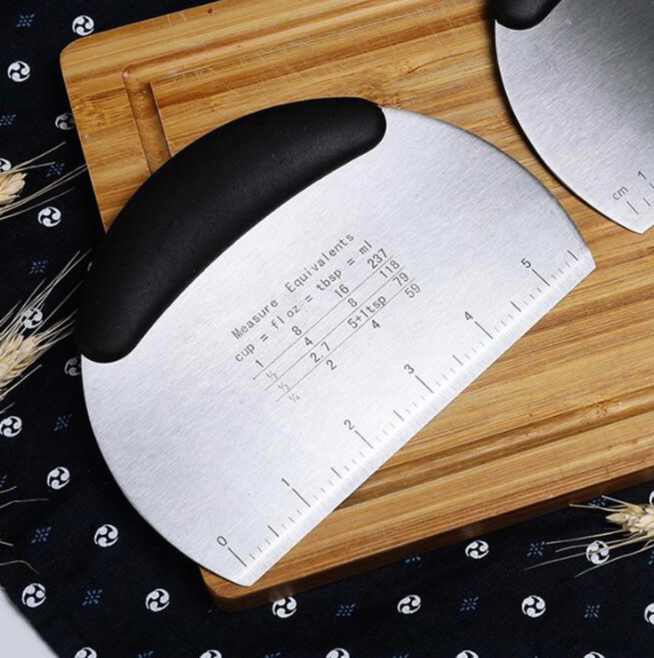 BlackberryOutlt's tweet image. Premium quality baking tools: Cut dough, sectioning pie crusts, chop pizza dough, prepare pastries, scrape from work surface and more uses.
 Designed to scrape and split bread dough, it can also be used for scraping, crushing, chopping and measuring.#doughcutter #FYP