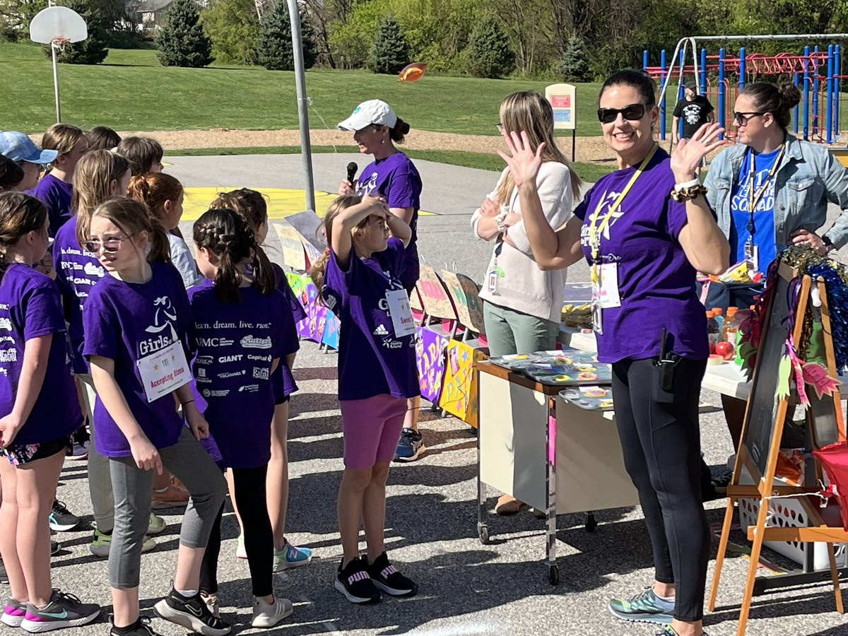 Canadochly Elementary tweet media