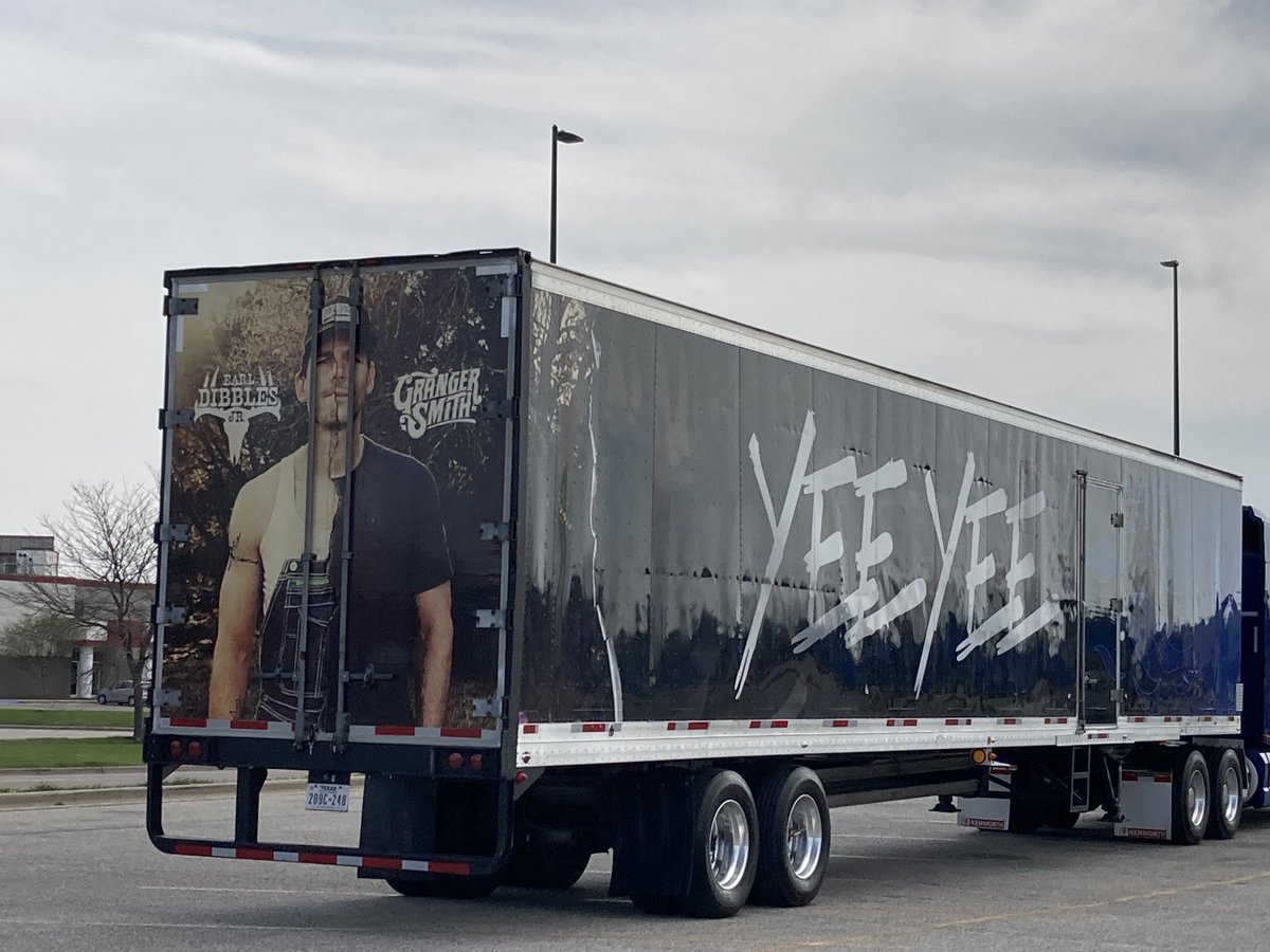 Kevin_Hester's tweet photo. It’s nice to see ⁦@GrangerSmith⁩ semi at Walmart but its even greater to hear his dedication to God and sharing the gospel the gospel is his focus! Knowing Jesus and making Him known to others should be the priority of everyone! Jesus is coming soon!! https://t.co/buyZNnB67A