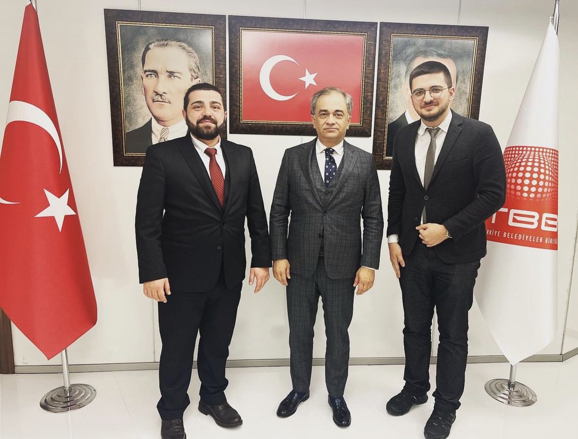 Ocak 2023’de

Türkiye Belediyeler Birliği Genel Sekreteri kıymetli Dr. Hayri Baraçlı hocamızı ziyaret ederek ders niteliğinde bir sohbet ile istişarelerde bulunup, çalışmalarımızı arz ettik.