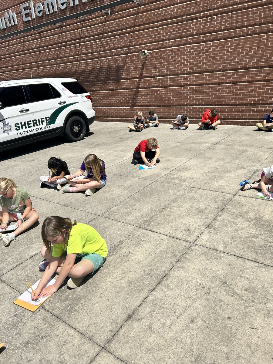 3rdgradepups's tweet photo. It’s fun to learn through experimenting. Circuits, clouds and identifying plant parts today. @PSES_Pups https://t.co/ZyZYF5cWUv