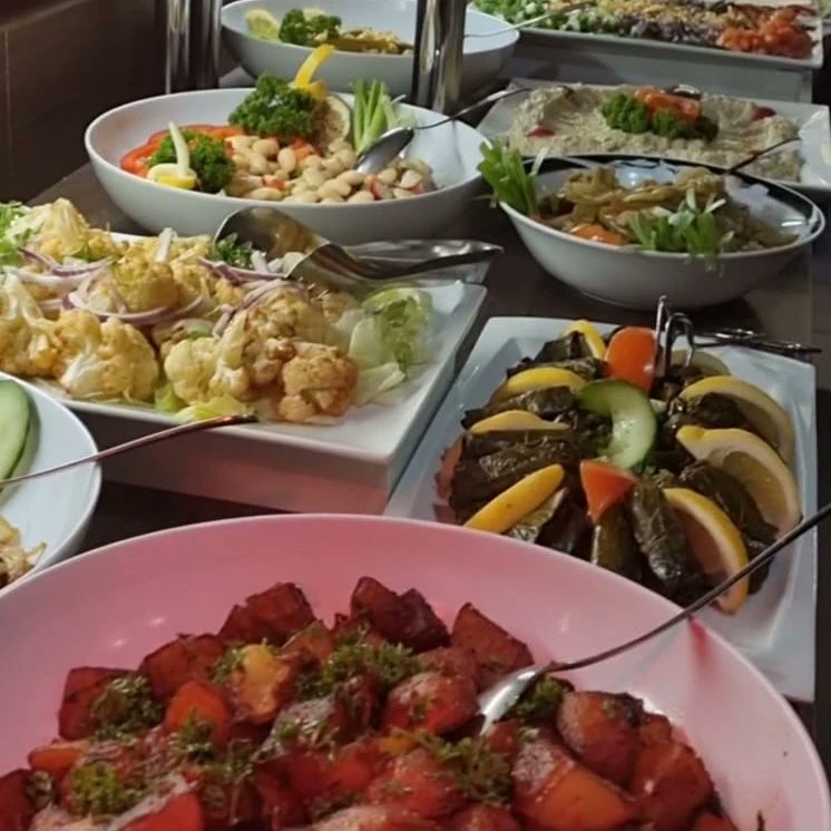 FWemmel's tweet photo. ⚠️Avis aux amateurs de Buffet à Volonté⚠️
Notre Buffet à volonté reprend tous les Dimanches midi 🍽, uniquement sous réservations au 02 219 94 16 ou via notre site web https://t.co/1xkTM1yMPF https://t.co/D0xFyMAPNj