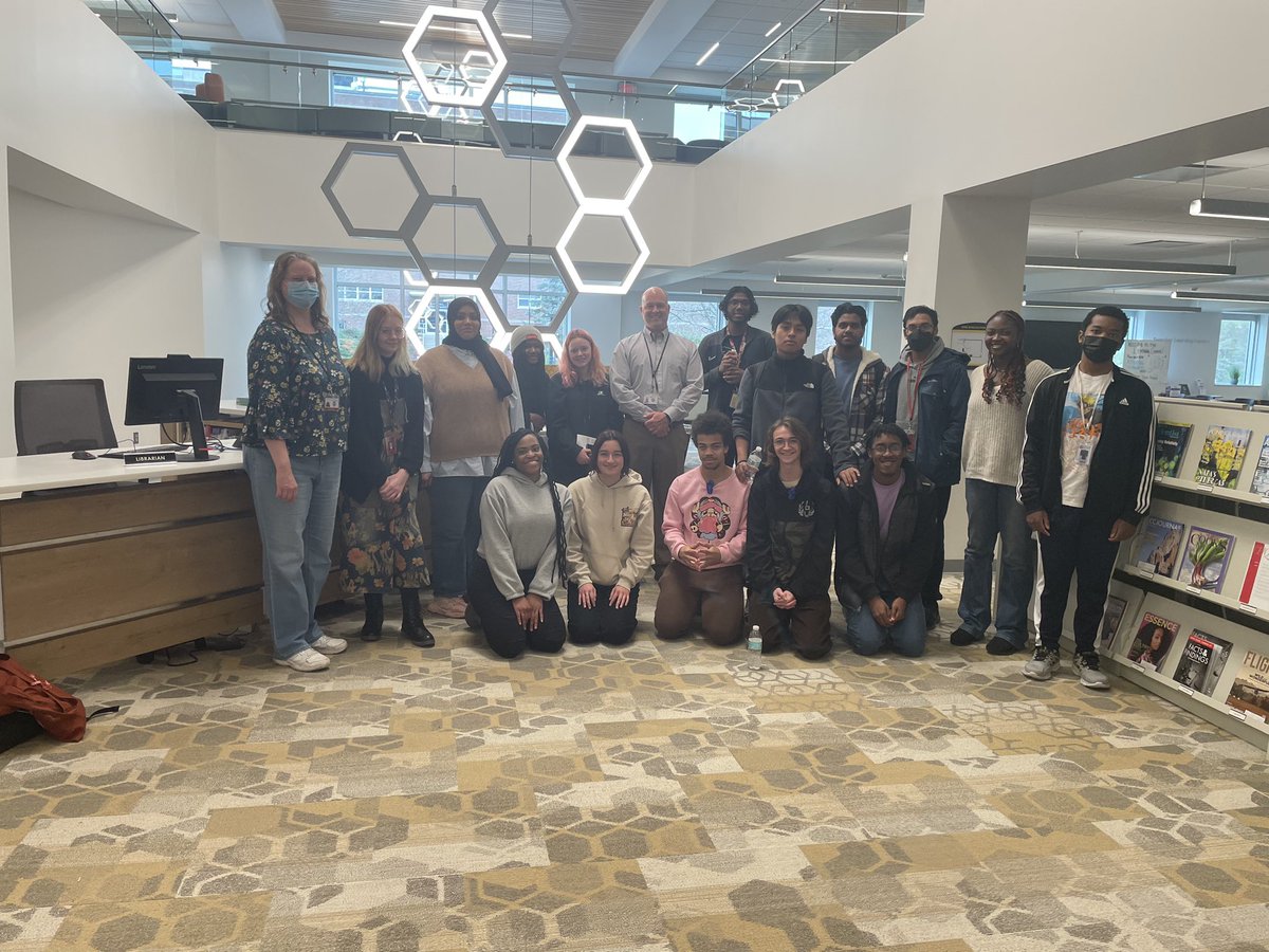 ClassPreston's tweet image. Students from Schenectady High attended STEM day at SCCC today. It was great to tour the facilities, meet professors, and hear from a panel of professionals in the STEM field. We even ran into some City as our Campus folks! @SCSchools @MrDennisGreen @Lynne_Rutnik