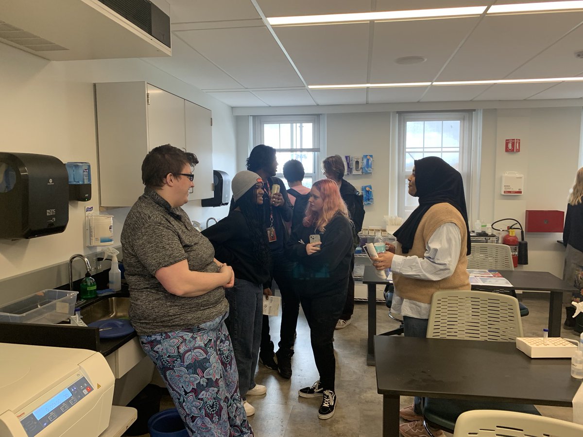 ClassPreston's tweet image. Students from Schenectady High attended STEM day at SCCC today. It was great to tour the facilities, meet professors, and hear from a panel of professionals in the STEM field. We even ran into some City as our Campus folks! @SCSchools @MrDennisGreen @Lynne_Rutnik