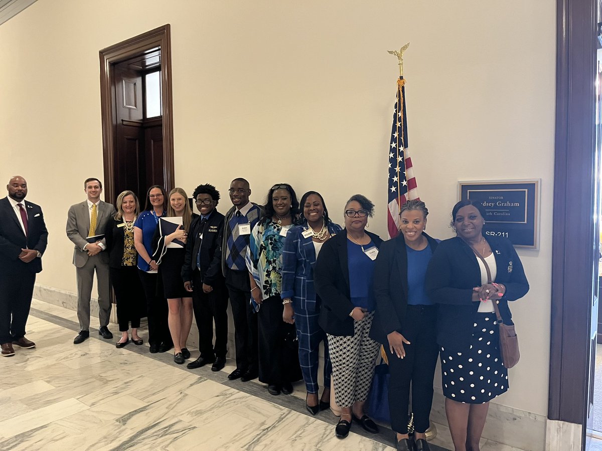 RostinaMH's tweet photo. @palmettogoodwil @LindseyGrahamSC @GoodwillIntl 
Palmetto Goodwill and Goodwill Industries of Upstate/Midlands South Carolina meeting with the office of Sen. Lindsey Graham (R-SC) https://t.co/ferxABrPBS