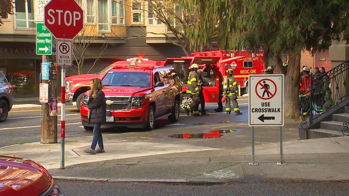 KellyKOMO4's tweet photo. Seattle PD: Man was handling fireworks when the explosion happened, he has non-life threatening injuries, arson and bomb squad are on scene to make sure the scene is safe. 

More: https://t.co/xPagLXNasc

#komonews https://t.co/Guz9yJhLXt