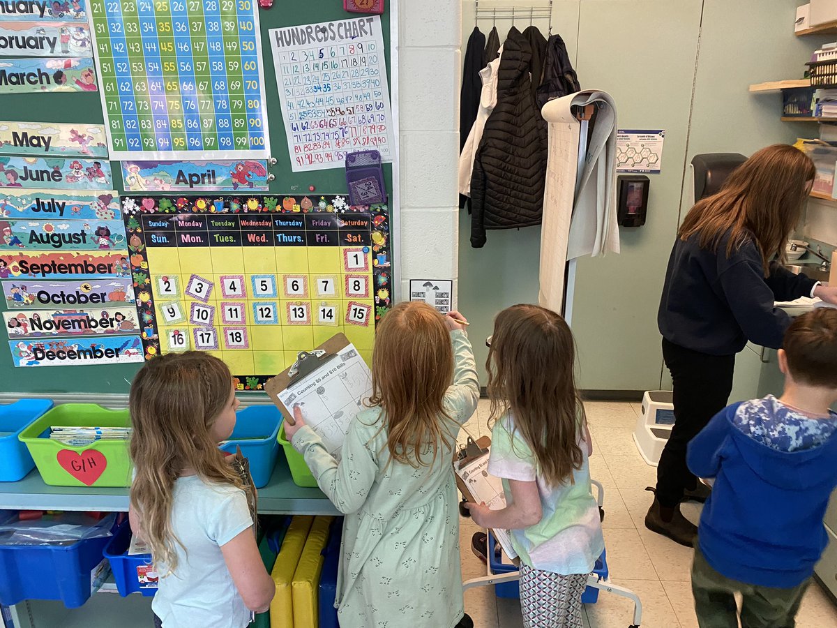 Financial Literacy scavenger hunt today! Looking to buy a variety of objects. Using our counting bills skills!📋 <a href="/RonaldaMckenna/">Ronalda Mckenna</a> <a href="/HolySpiritOCSB/">Holy Spirit School</a> #ocsbMATH