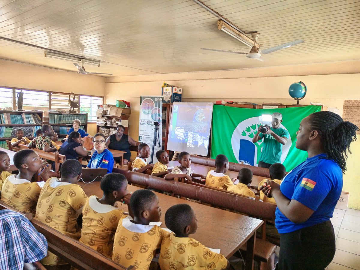 Cest_int's tweet photo. Earlier today, we were at St. John Bosco Basic School in Tema, to form their Eco-Committee in order to draft an Action Plan for the successful pilot of the #plasticfree school program on their campus.

#plasticfree #PlasticFreeSchools #sustainability #LitterLess https://t.co/MOIqB52DnX