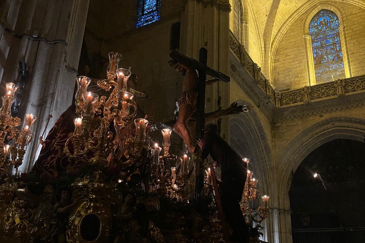 servicioscofrad's tweet photo. 2023 nos ha permitido acompañar dos veces al Santísimo Cristo de la Conversión del Buen Ladrón y además participando en un acontecimiento histórico. Mil gracias @Hdad_Montserrat 
Fuente: @diariodesevilla

#semanasanta23 
#sssevilla
#santoentierrogrande
#chamorroservicioscofrades https://t.co/wz7wVYAvE2