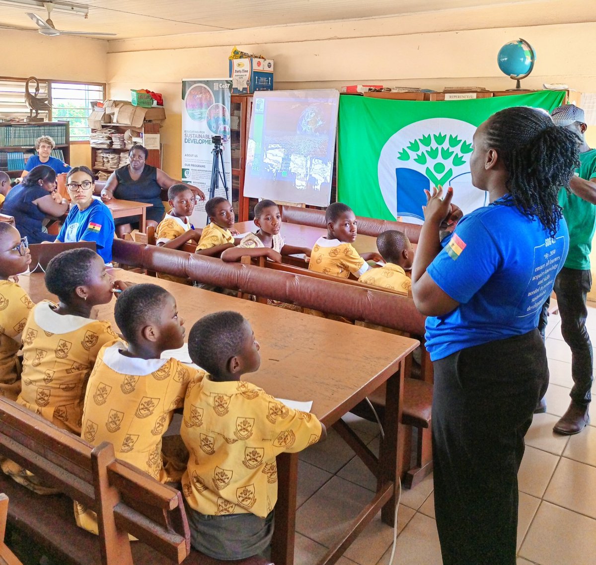 Cest_int's tweet photo. Earlier today, we were at St. John Bosco Basic School in Tema, to form their Eco-Committee in order to draft an Action Plan for the successful pilot of the #plasticfree school program on their campus.

#plasticfree #PlasticFreeSchools #sustainability #LitterLess https://t.co/MOIqB52DnX