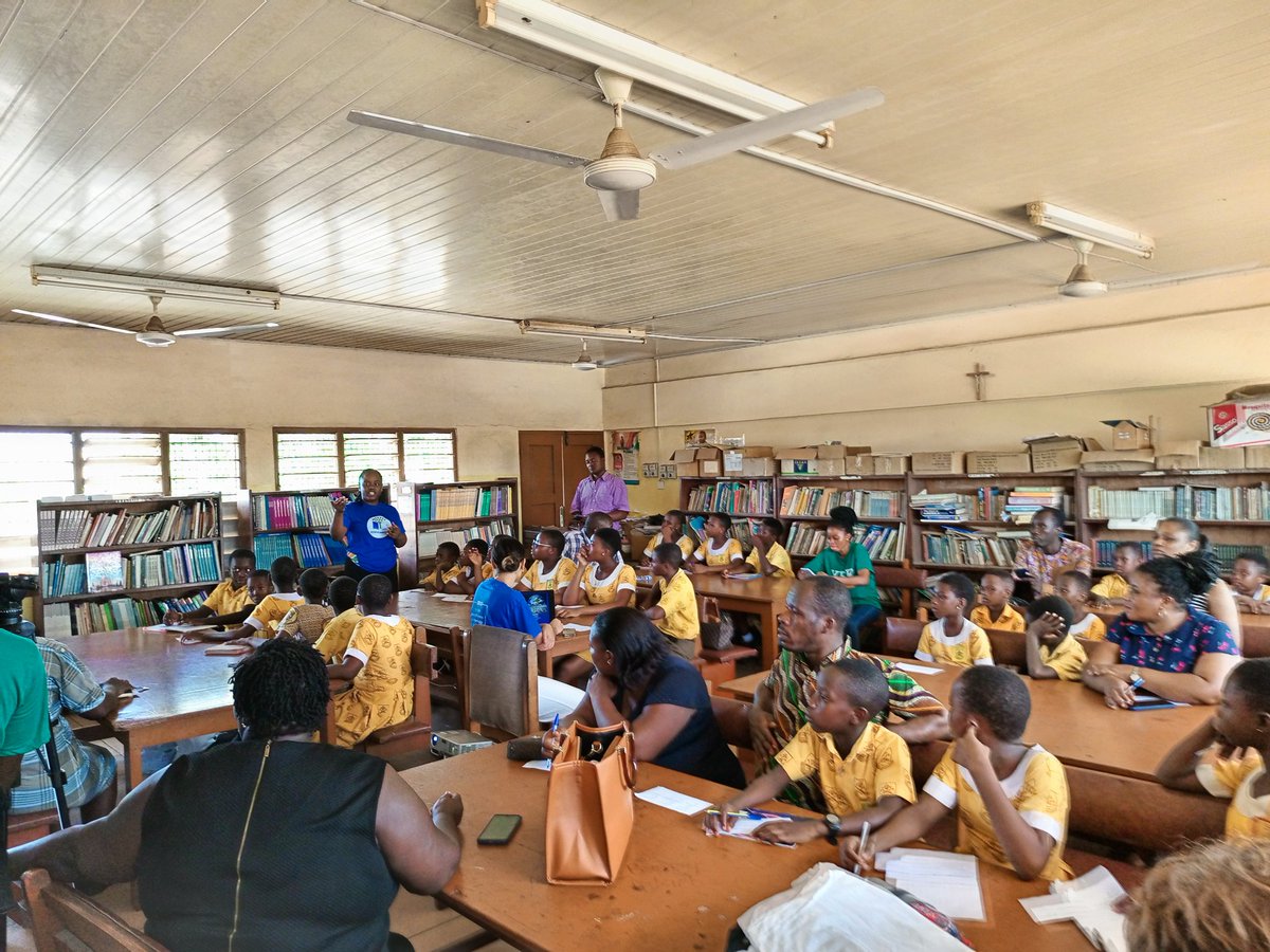Cest_int's tweet photo. Earlier today, we were at St. John Bosco Basic School in Tema, to form their Eco-Committee in order to draft an Action Plan for the successful pilot of the #plasticfree school program on their campus.

#plasticfree #PlasticFreeSchools #sustainability #LitterLess https://t.co/MOIqB52DnX