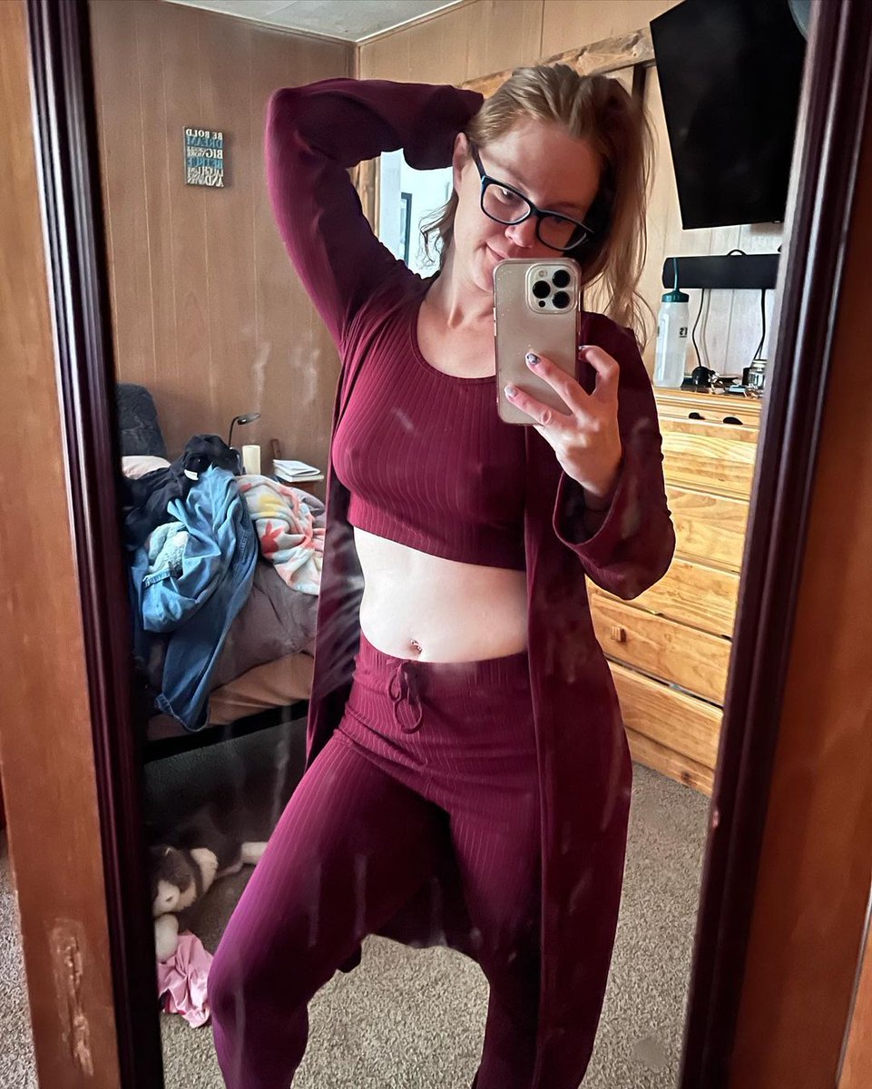 Esme Carolline on Twitter: "Can I send you nudes just because I'm naughty?"