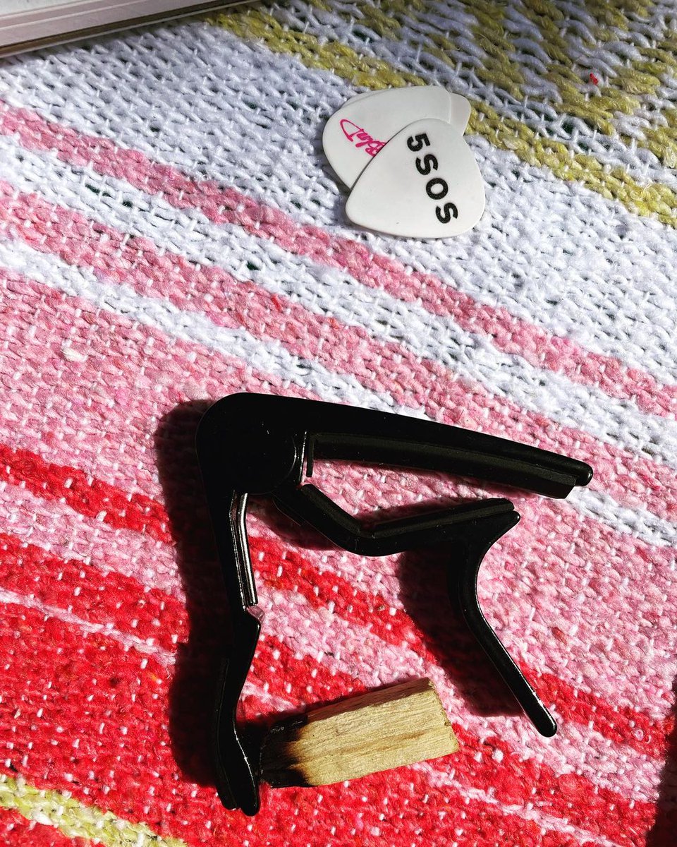 Tha5SOSFamily's tweet photo. Ashton on IG: A good morning ☀️ 🎸 📔 💨 https://t.co/nHMz3hODCF
