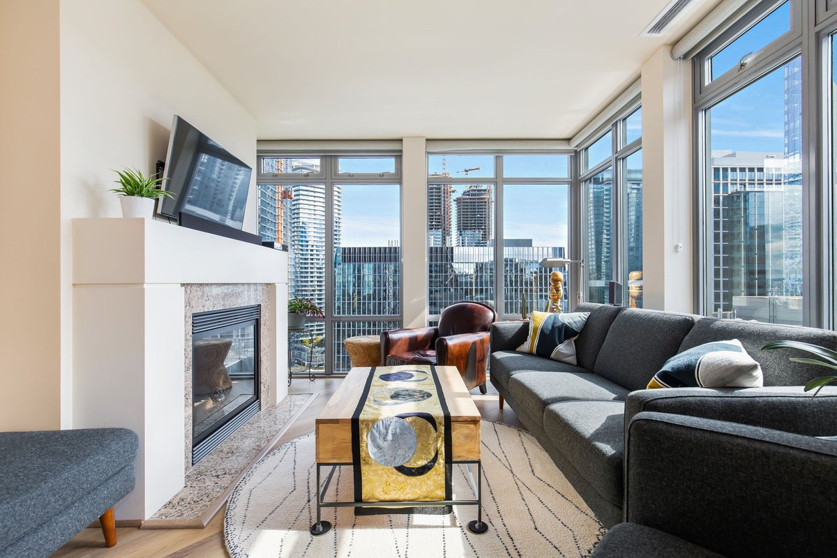 chadryan's tweet image. Just listed! Check out this great 2 bedroom, 2 bath condo at the Cosmopolitan! ryanrealty.com/d8qv7o9l