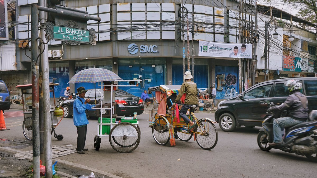 rifkips_'s tweet photo. Jalan ABC dalam ratio 16:9
#streetphotography #ABCbandung #SonyAlpha #28mm https://t.co/ni6dOOX3NB