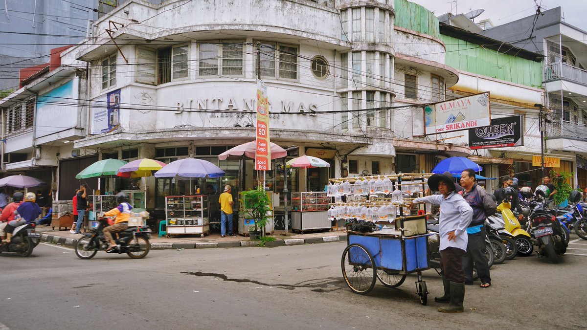 rifkips_'s tweet photo. Jalan ABC dalam ratio 16:9
#streetphotography #ABCbandung #SonyAlpha #28mm https://t.co/ni6dOOX3NB
