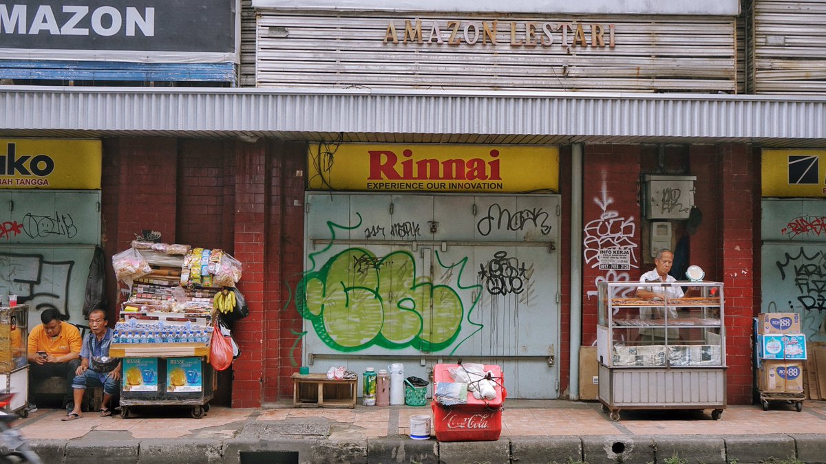 rifkips_'s tweet photo. Jalan ABC dalam ratio 16:9
#streetphotography #ABCbandung #SonyAlpha #28mm https://t.co/ni6dOOX3NB