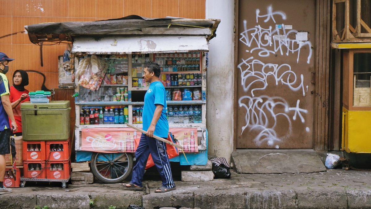 rifkips_'s tweet photo. Jalan ABC dalam ratio 16:9
#streetphotography #ABCbandung #SonyAlpha #28mm https://t.co/ni6dOOX3NB