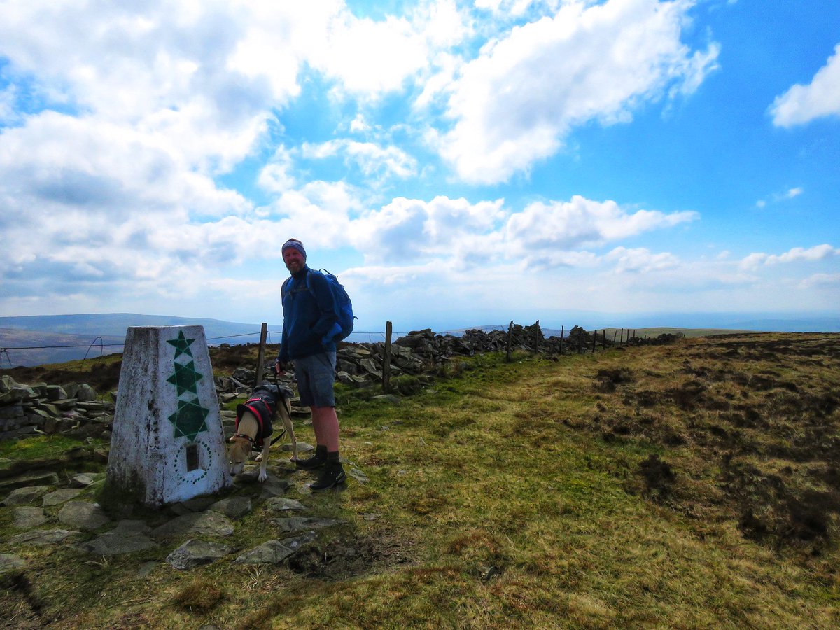 oldcrofthouse's tweet photo. #notasoulinsight #middletonfell #calftop #hewitt #amazingviews #howgills #trigpointbagging #barbondale #hiddencumbria #walking #hiking #exploring #yorkshiredaleswalks #yorkshiredalesnationalpark #explorenewplaces #walkingadventures #daysout #walking #kirkbystephen #Cumbria https://t.co/ljKGt6ecBJ