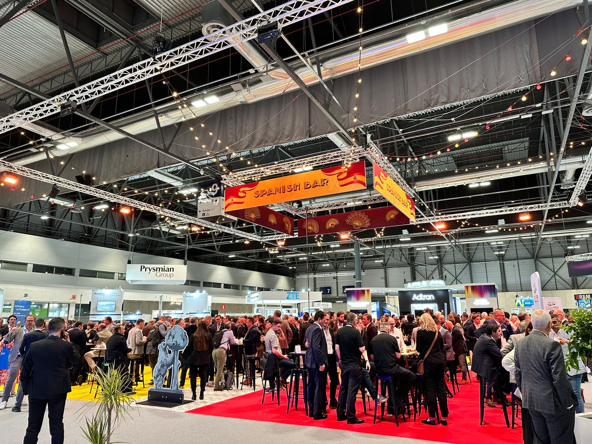 DexGreen_Ltd's tweet photo. Another day finished at @FTTHCouncilEU Council Europe's FTTH Conference 2023! And what a day! It was great speaking with everyone. Come by Stand S02 tomo for product demos and hear about our fibre solutions and exciting MDU connectivity range!
#ftth23 #fibre #FTHH #europe https://t.co/NczAj7ChOV