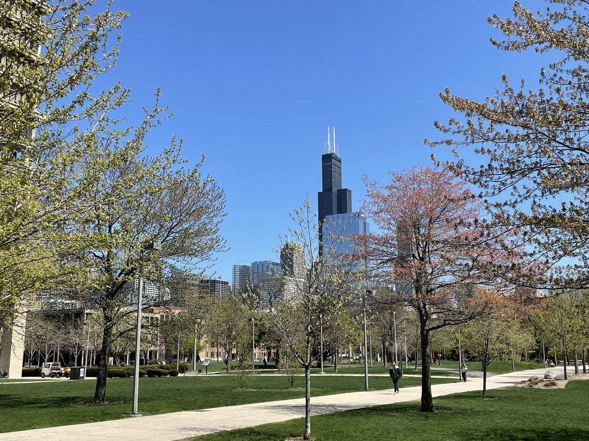 Lovely spring visit yesterday to UIC to give the Distinguished ME Colloquium  on Friction Reduction using Polymers and Plastrons. Excellent discussions with @lab_anand and @ParisaMirbod as well as far ranging conversations and 🥃 with @Odeslab