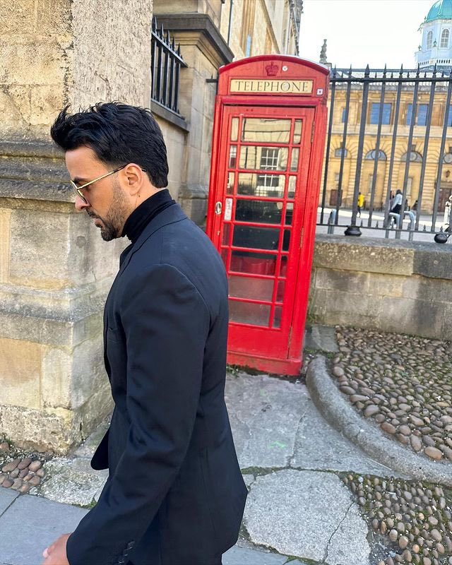 LuisFonsi's tweet photo. 🎤💥🧨 https://t.co/itGXnqaSvK