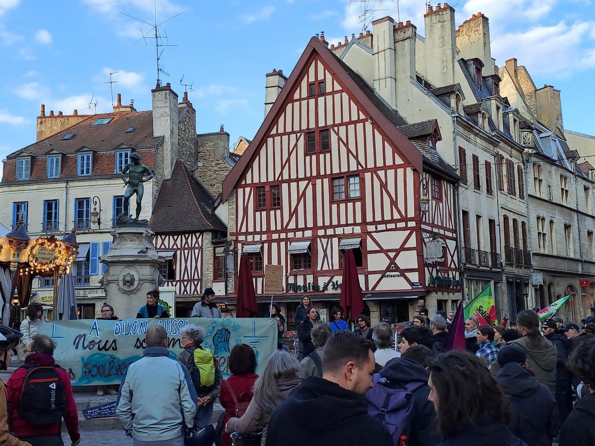 ElkaimAntoine's tweet photo. Même si #Darmanimp veut pas nous on est là, en dépit de l'interdiction de la préfecture, pour ce rassemblement de soutien aux Soulèments de la terre ! 🫶
Nous sommes @lessoulevements ! ✊️
#BassinesNonMerci
#NoBassaran
#Dijon https://t.co/19J5KVlAad