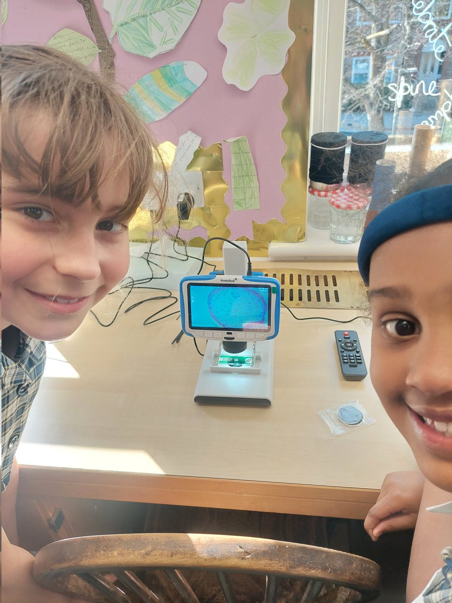 UptonSciences's tweet photo. @UptonForm4 STEM club have started the new term with great excitement learning how to use our digital microscopes to investigate some amazing slides at unbelievable magnifications! π¬π©βπ¬ #WomenInStem #FutureBiologists @UptonHouseSch #STEAMahead https://t.co/BVBGTKP03O