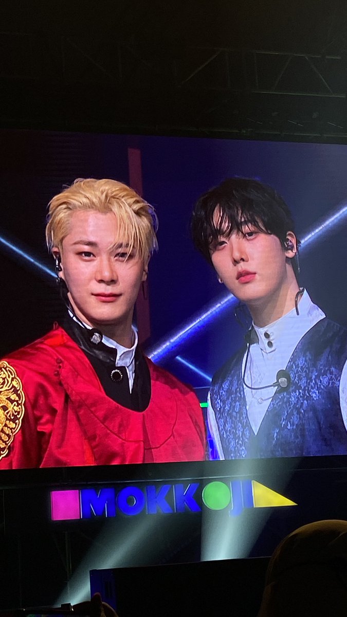 dejunbaobei's tweet photo. i’m not aroha but i’ve got a chance to met moonbin &amp; sanha last november. look at him. he looks so happy on the stage :( you really don’t know what’s someone’s have been going through. condolences to his family. i hope he find happiness &amp; sending a lot of loves to arohas <3 https://t.co/1EHPD5cfrx