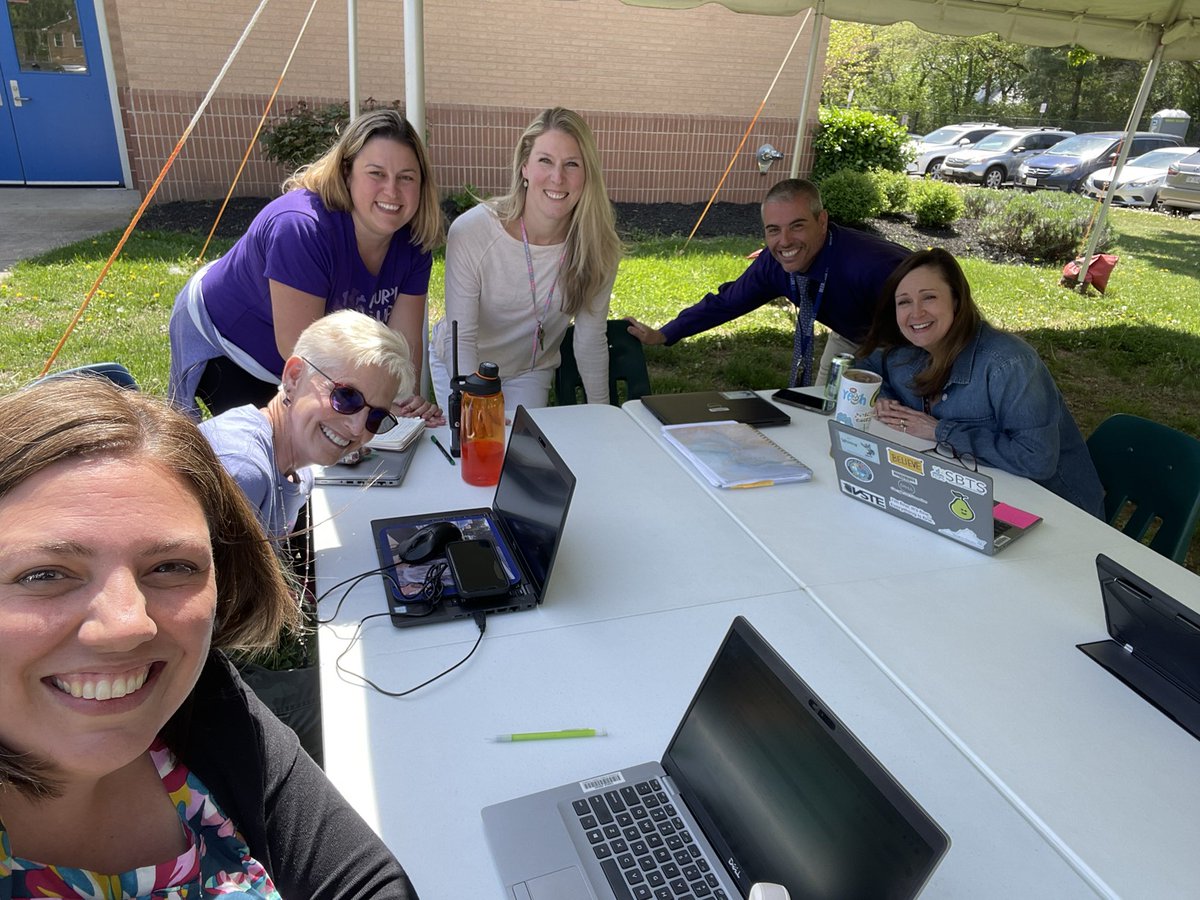 Deer Park Leadership Team take their meeting outside to enjoy the sunshine ☀️ <a href="/DeerParkFCPS/">Deer Park Elementary</a>
