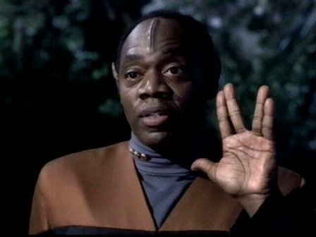 GaryGorn's tweet photo. On April 19, 2000 #VOY: "Live Fast and Prosper" airs. for the first time🚀
A trio of con artists impersonate Captain #Janeway, #Tuvok, and #Chakotay to try to scam money and resources out of unsuspecting victims.
#StarTrek #LiveFastAndProsper #StarTrekVOY #Trekkie https://t.co/CJRgFn9sbD
