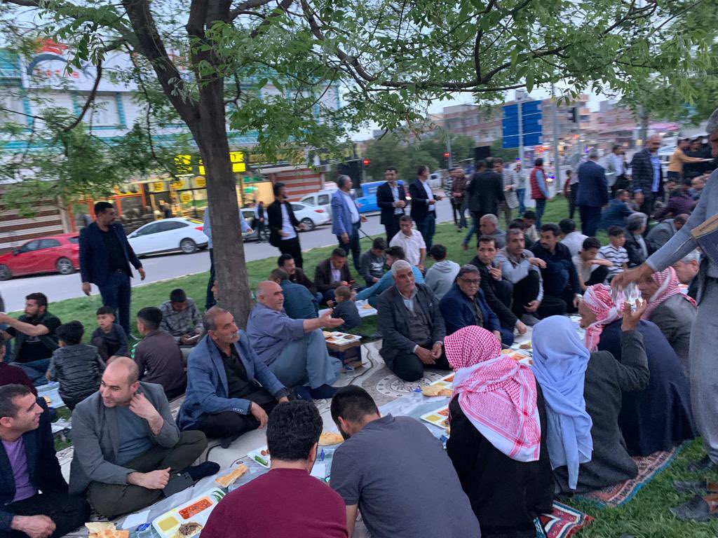 CelebiIzzet's tweet image. #GELECEK_PARTİ Eyyübiye de İFTAR yemeği #MİLLET sofrasında halkımızla buluştuk.

BURASI: #SARAYIN SOFRASI DEĞİL 
#MİLLETİN SOFRASI.?????