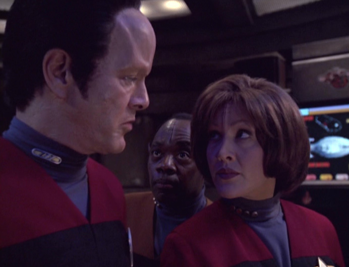 GaryGorn's tweet photo. On April 19, 2000 #VOY: "Live Fast and Prosper" airs. for the first time🚀
A trio of con artists impersonate Captain #Janeway, #Tuvok, and #Chakotay to try to scam money and resources out of unsuspecting victims.
#StarTrek #LiveFastAndProsper #StarTrekVOY #Trekkie https://t.co/CJRgFn9sbD