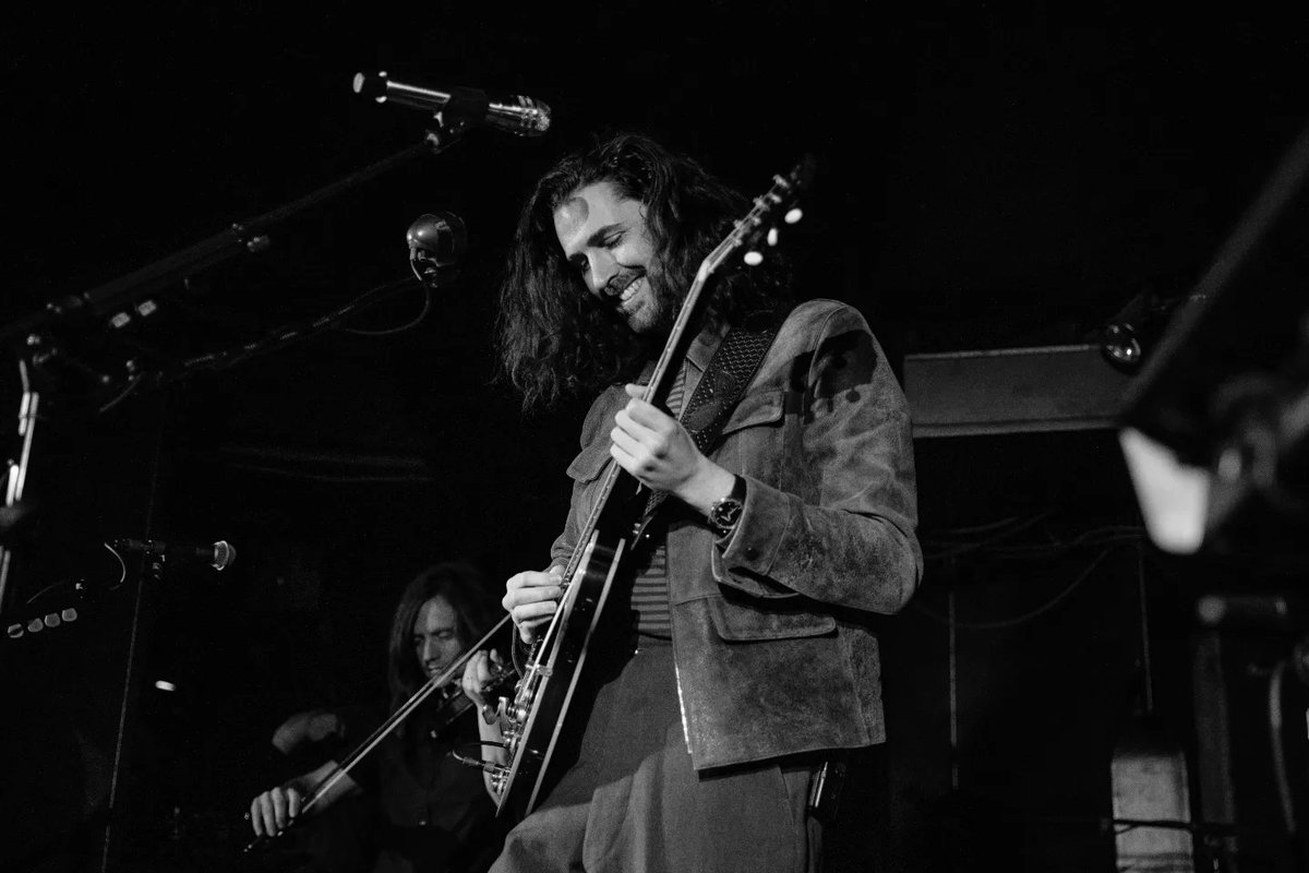 Hozier's tweet photo. Thank you to everyone who came out to Quasimodo last night, that was a lot of fun. Thank you also to all the folks at @latenightberlin for having me! I’ve missed Berlin a lot 🖤

📸 @_CTierney https://t.co/QvhuLu4pip