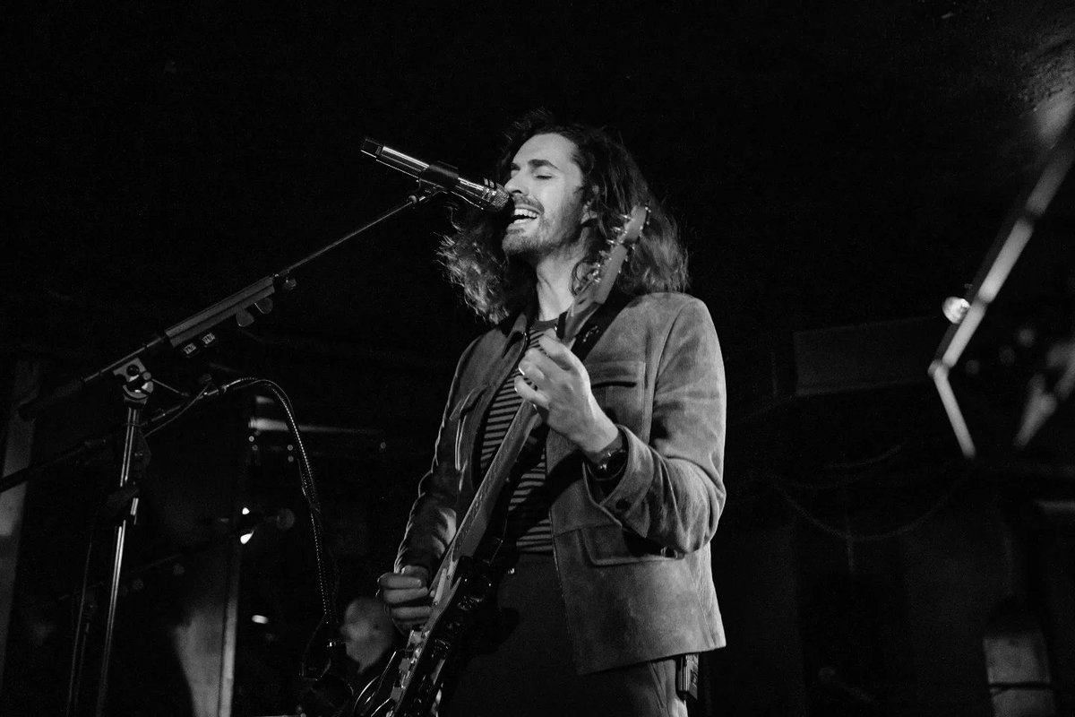 Hozier's tweet photo. Thank you to everyone who came out to Quasimodo last night, that was a lot of fun. Thank you also to all the folks at @latenightberlin for having me! I’ve missed Berlin a lot 🖤

📸 @_CTierney https://t.co/QvhuLu4pip