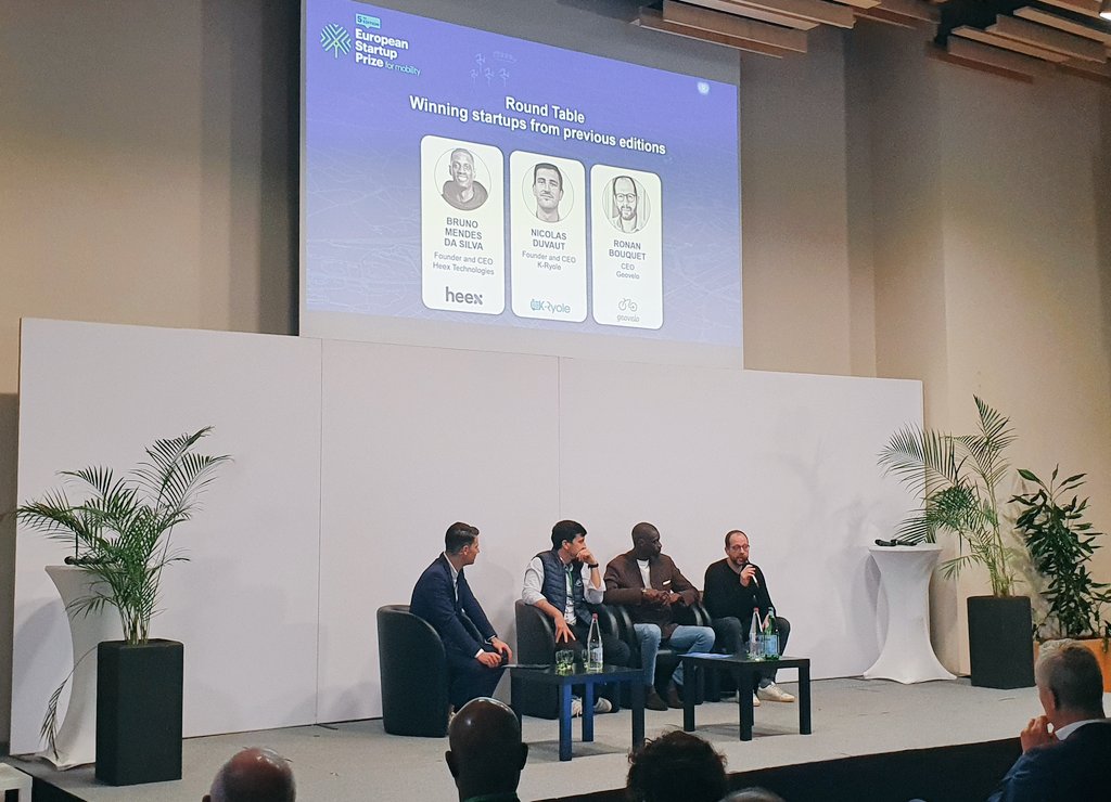 Geovelo (@geovelofr) on Twitter photo Geovelo sur scène au Ministère des Transports pour le lancement de la 5ème édition du <a href="/EuStartupPrize/">EU Startup Prize</a>, que nous avons remporté en 2019 ! Un prix qui récompense notre volonté d'accélérer la transition écologique dans la mobilité grace au vélo. <a href="/KarimaDelli/">Karima Delli</a> Geovelo sur scène au Ministère des Transports pour le lancement de la 5ème édition du <a href="/EuStartupPrize/">EU Startup Prize</a>, que nous avons remporté en 2019 ! Un prix qui récompense notre volonté d'accélérer la transition écologique dans la mobilité grace au vélo. <a href="/KarimaDelli/">Karima Delli</a>