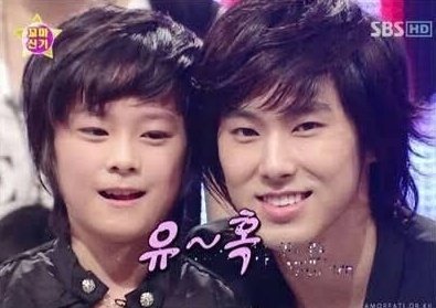 MMooKiiEE's tweet photo. เราเห็นน้องมุนบินมานั้งแต่น้องตัวเล็กแค่นี้เองอ่ะ แม้จะไม่ได้เป็นแฟนคลับแต่ด้วยความที่น้องเคยเป็นมินิดงบังเราก็เห็นผลงานน้องมาโดยตลอด ยังชมเลยว่าน้องโตมาได้เป็นอย่างดีเลยเนอะ ปีก่อนนู้นยังดีใจที่น้องได้โคจรกลับมานั่งสัมภาษณ์กับพี่แจจุงอยู่เลย เห็นข่าวแล้วมันใจหายมากจริงๆ เศร้าอ่ะ https://t.co/lefAl2na2Z