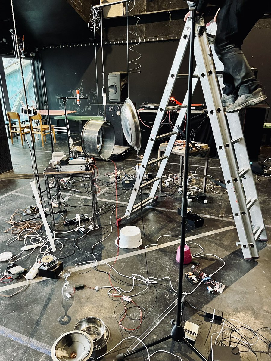 D_Electronics_'s tweet photo. Up a ladder with @Tim4Shaw @flucvienna tonight FLUC Vienna w/ Der Blöde Dritte Mittwoch
https://t.co/qnjgBgvVbf
#dirtyelectronics #noise #soundart #performance https://t.co/9f9zi2rxZv