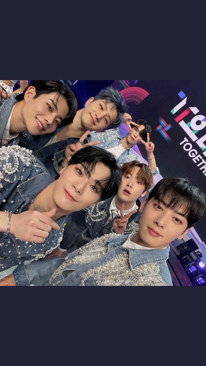 Anarita38238977's tweet photo. Cara eu tô tão mal, e eu quase não acompanhava eles, o Cha Eunwoo sempre me chamou a atenção mais o Moonbin era um neném para mim…😭😭😭mds que dia é esse 
Que Deus conforte o coração de todos 
#ASTRO https://t.co/NoGLmrKqN1