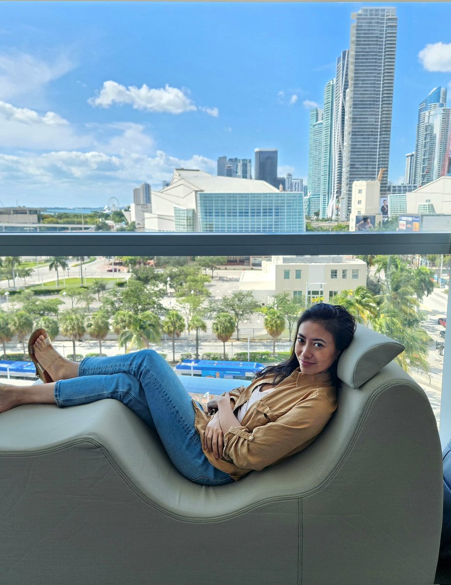 volvoshine's tweet photo. I'm gonna start charging for photoshoots in this chair 👀🔥📸
@iamireneyu
@officelogicmia
#Miami https://t.co/in1sGTaPJC