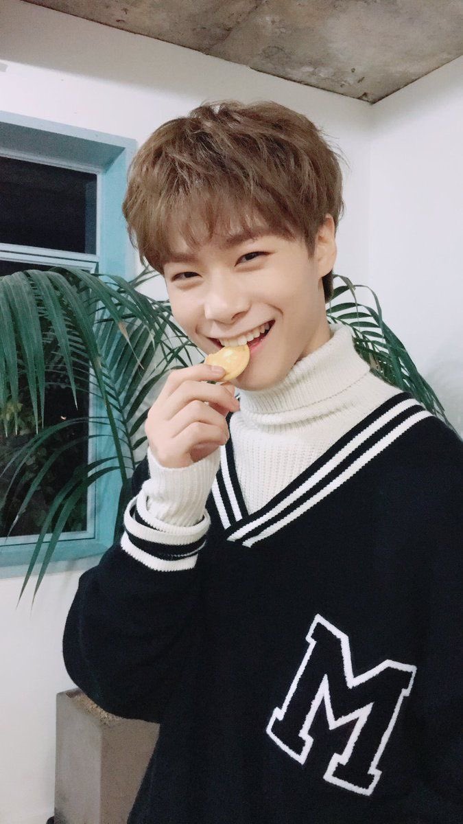 livvsky's tweet photo. Al fin y al cabo son cosas de la vida no?
Binnie te amo, espero que finalmente hayas logrado encontrar la paz que tanto buscabas aquí, quiero pensar que es la decisión que tomaste por tu bienestar, te extrañaré siempre mi Binnie, descansa en paz 🕊️❤️‍🩹 https://t.co/I2UwLsTXAv