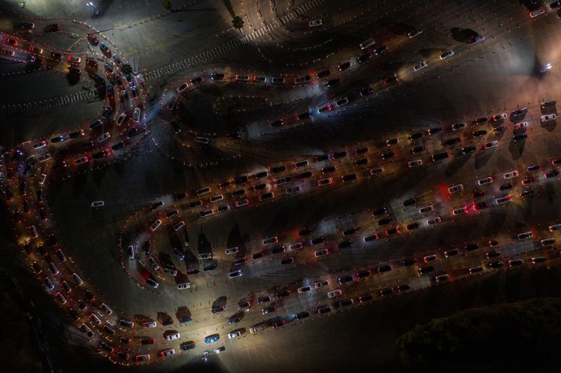 AmericanPhotog's tweet photo. AP38 Winner BING GUAN @bing_guan
#photoeditor: Sam Hall @samthall
#publication: Bloomberg @bloombergbusiness
People wait in vehicles for doses of the Moderna vaccine at a Covid-19 mass vaccination site. 
#ap38 #photographer 
 #fotografo  #covidart #vaccination https://t.co/BQfUVkUMzn