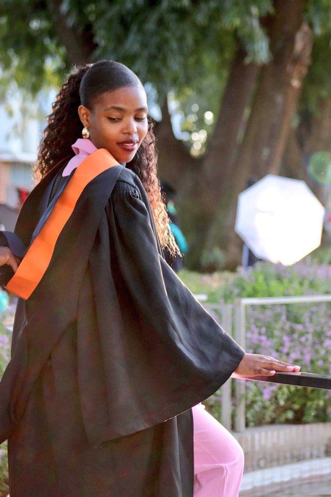 IngridH98217773's tweet photo. Finally, when I got on stage... I made sure I got the applause I deserved. Also my heart is full of gratitude at this point. God is and has been Good to me #graduate #graduation https://t.co/7dBd2RDnnX