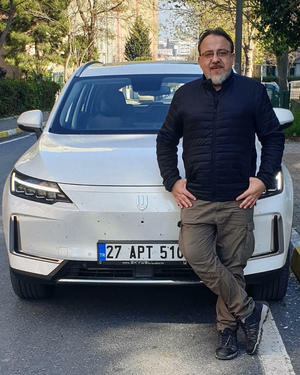 murattosunMSE's tweet image. Mahallede en son Civic Type-R ile gezerken bu kadar çok bakan, soran olmuştu. Skywell ET5 ilgiyi üzerine çekme konusunda çok güçlü bir mıknatıs gibi.
Youtube kanalım için kapsamlı bir videosunu çekiyorum ⬇️
youtube.com/@MuratTosunAra…
.
#Skywell #SkywellET5 #ET5 #ElectricVehicles