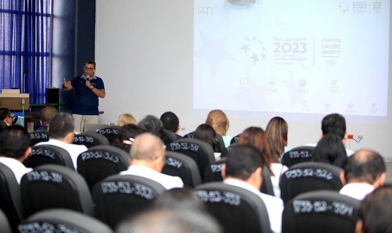 SSalvador2023's tweet photo. 🇸🇻

En esta conferencia están presentes directores de hospitales nacionales y unidades de salud, quienes tendrán un rol fundamental en el cuidado médico de las delegaciones que participarán en #SanSalvador2023.

#EsMomentoDeTrascender https://t.co/0LHeMXSblk