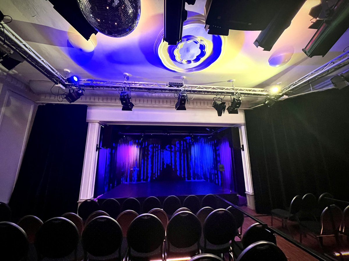PitHartling's tweet photo. Heute und morgen im @thalhaus Wiesbaden. Was für ein wunderschönes Haus (und super Team)! 🥰✨ https://t.co/NDU4oSDRGr