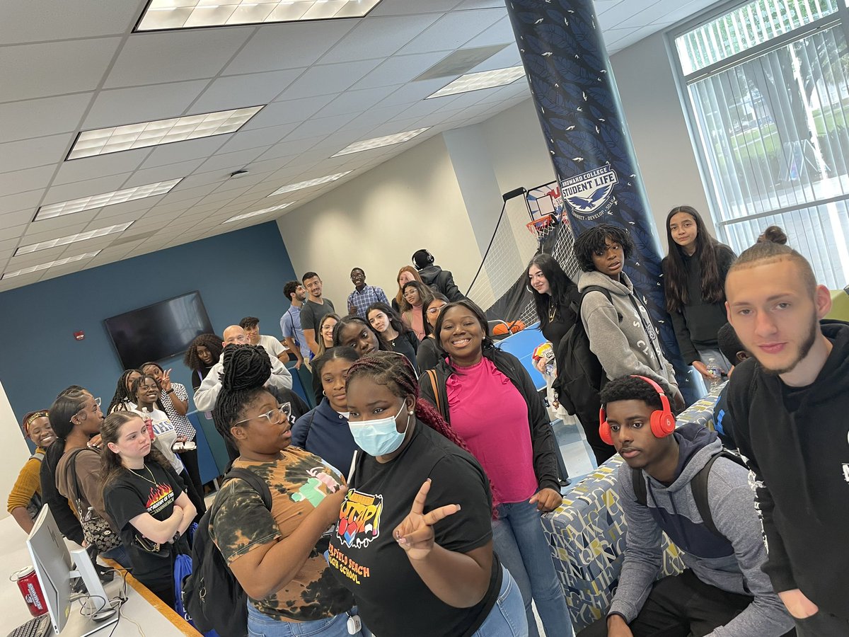 Cruz_DBHS_BRACE's tweet photo. DBHS Seniors are set for Broward College Future Seahawks! https://t.co/pNCyj2wQlU