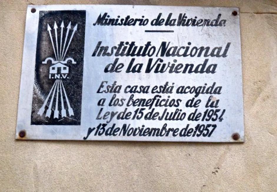 nacida_libre's tweet photo. @unodeAndalucia @elmundoes Estos si que terminaron con el problema de la vivienda en España. https://t.co/B3fdcKfdsa