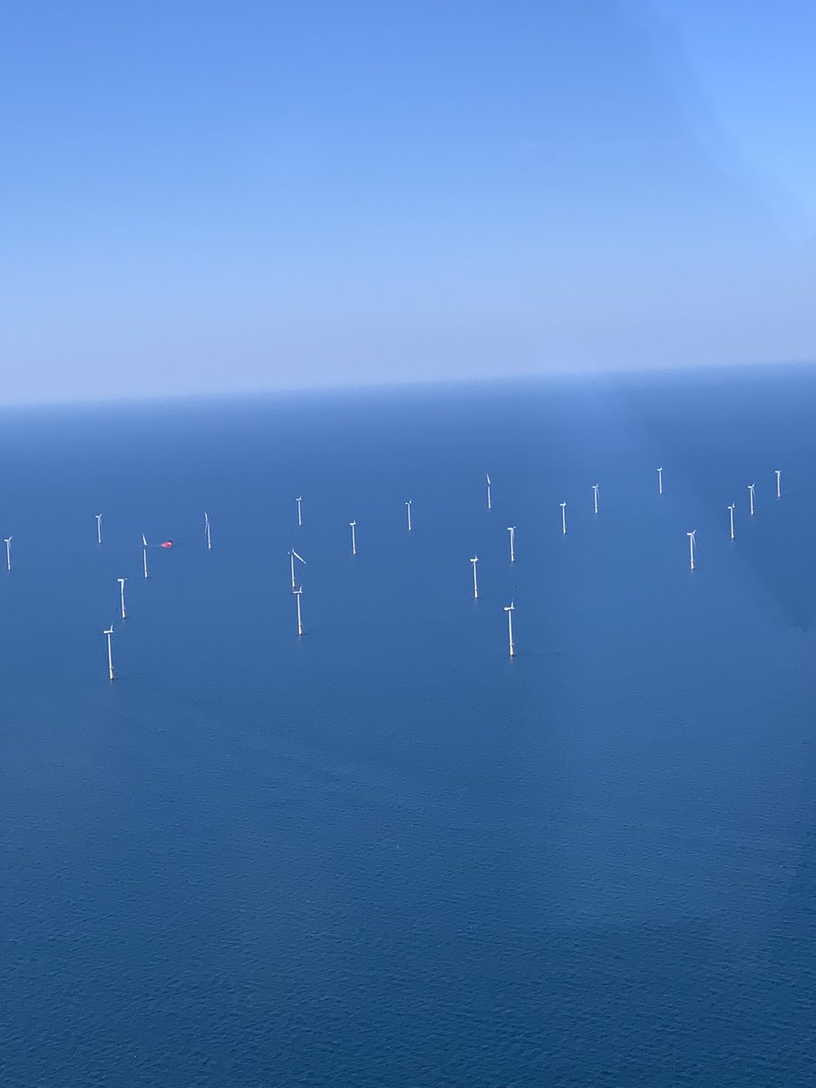 K3_GrafZeppelin's tweet photo. Eine Woche mit vielen Terminen, in der ein Tag mit Flugdienst nicht fehlen darf! Fast 4 Stunden über der Nordsee sind nicht nur eine gute Abwechslung zum Büro (und #megacool), sondern riesige Motivation für die kommenden Herausforderungen! #keeponflying #thefuturestartsnow #MFG3 https://t.co/fZsioOHdTx